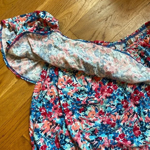 Abercrombie Kids Ruffle Off-the-Shoulder Crop Top in Blue Floral - Picture 3 of 9